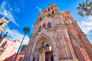 san miguel de allende, landmark parroquia de san miguel arcangel kathedraal in het historische stadscentrum foto