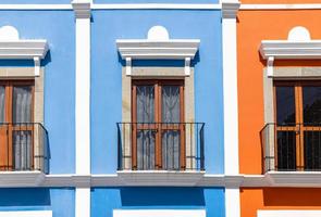 mexico, architectuur, cafés en restaurants van playa del carmen in historisch centrum vlakbij oceaanstrand foto