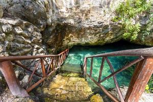 schilderachtige cenote casa tortuga in de buurt van Tulum en Playa del Carmen, een populaire toeristische attractie voor lokaal en internationaal toerisme foto