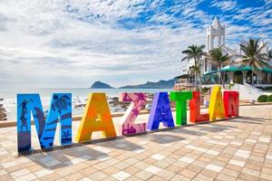 mazatlan gouden zone zona dorada, beroemd toeristisch strand en resort zoneus toeristisch strand en resortzone in mexico foto