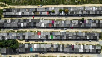 garages luchtfoto van bovenaf met drone foto