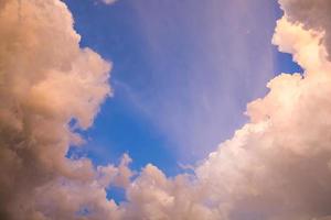 hemelwolk goud met blauw prachtig foto