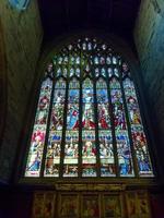 newcastle upon tyne, tyne and wear, uk, 2018. glas in lood raam in de kathedraal in newcastle upon tyne, tyne and wear op 20 januari 2018 foto