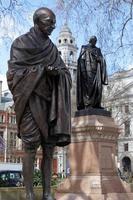 london, uk, 2018. monument voor mahatma gandhi in londen op 21 maart 2018 foto