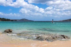 porto pollo, sardinië, italië, 2015. windsurfen foto