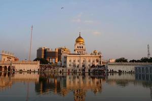 bangla sahib gurudwara religieuze plaats voor sikhs foto