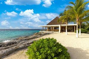 mexico, cozumel strandcafés en restaurants met schilderachtig uitzicht op de oceaan en nationaal eten en drinken foto