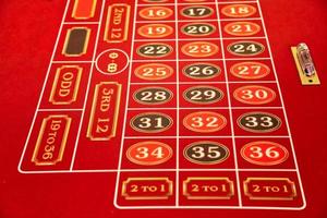 casinomachines in het uitgaansgebied op een luxe cruiseschip foto