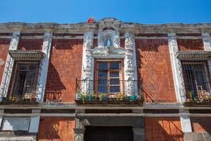 mexico, kleurrijke puebla-straten en koloniale architectuur in het historische stadscentrum van Zocalo foto