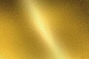 licht schijnt op gouden metalen plaat, abstracte textuur achtergrond foto