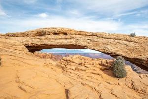 mesa-boog in nationaal park canyonland foto