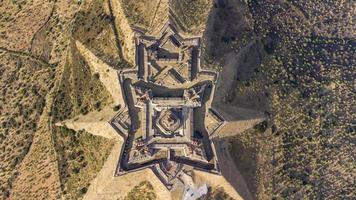 luchtfoto drone uitzicht op het fort van graca, garnizoen grensstad elvas en zijn vestingwerken. UNESCO Werelderfgoed Portugal. historische site. toeristische bestemming voor vakanties. alentejo, elva. foto