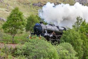 lochaber, schotland, uk, 2011. de jacobite op weg naar mallaig foto