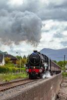 Corpach, Schotland, VK, 2011. de jacobite verlaat het station foto