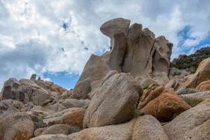 de kustlijn bij Capo Testa Sardinië foto