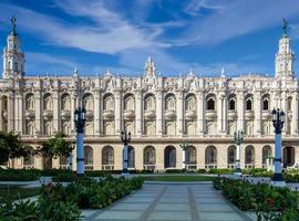 havana gran theater, gran teatro de la habana, de thuisbasis van het Cubaanse nationale ballet tegenover el capitolio in het oude stadscentrum van havana vieja foto