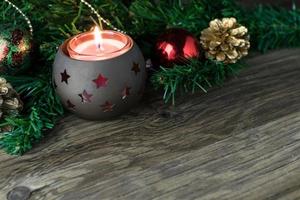 kerstversiering oude houten tafel foto