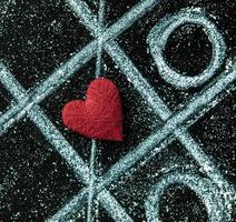 hou van harten op houten textuur achtergrond. Valentijnsdag kaart concept. hart voor Valentijnsdag achtergrond.