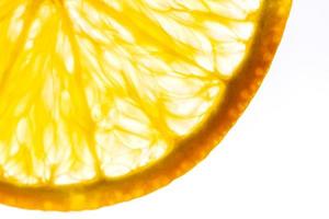 close-up van het vruchtvlees van de sinaasappel op de witte achtergrond foto