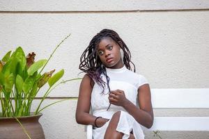 mode en beauty concept aantrekkelijk afro-amerikaanse vrouw close-up portret foto