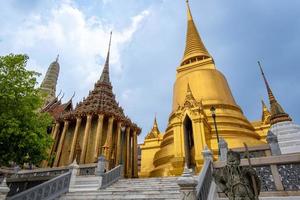 wat phra kaew, tempel van de smaragdgroene boeddha, bangkok thailand foto