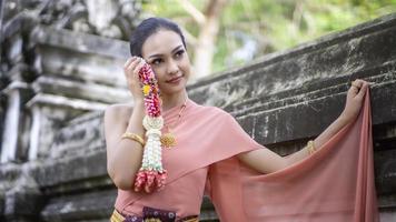 thai kostuum jurk mooie vrouwen, kostuum thaise stijl in thailand. foto