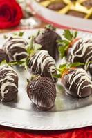 gastronomische met chocolade bedekte aardbeien foto