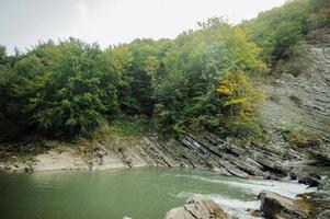 berg rivier achtergrond foto