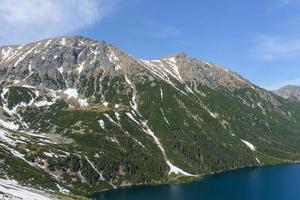 Morskie oko meer oog van de zee in het nationale park Tatra in de buurt van de stad Zakopane in Polen foto