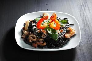 zwarte spaghetti met zeevruchten