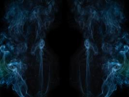 rook textuur op zwarte achtergrond foto