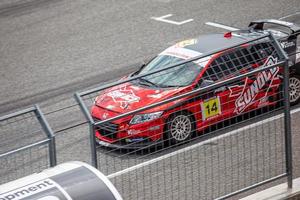 buriram thailand 7 oktober teamraces rijden tijdens de autobacs super gt round7 burirum united super gt race op chang international circuit, super gt race 2017, in buriram, thailand. foto