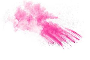 roze poederexplosie op witte achtergrond. roze stof splash wolk. lanceerde kleurrijke deeltjes. foto