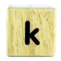 k tekst letters geschreven op houten kubussen foto