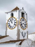 tavira, portugal, 2018. santa maria do castelo kerk foto