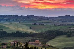 val d'orcia, toscane, italië, 2013. landbouwgrond in val d'orcia foto