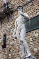 florence, toscane, italië, 2019. standbeeld van david door michelangelo op het piazza della signoria voor het palazzo vecchio foto