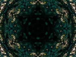 donkergroene abstracte rechthoekige achtergrond. dicht bos caleidoscoop patroon. gratis achtergrond. foto