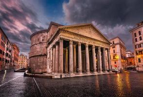 piazza della rotonda en pantheon in de ochtend, rome, italië