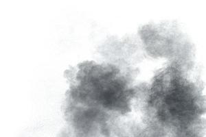 zwart poeder explosie op witte background.black stofdeeltjes splash. foto
