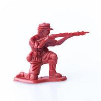 speelgoed soldaat geïsoleerd op een witte achtergrond. foto