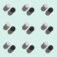patroon gemaakt van zwarte en witte pillen foto