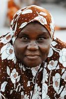 portret van een oude afrikaanse vrouw in zanzibar foto