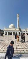 islamabad, pakistan - april 2022, jama masjid golra sharif moskee foto
