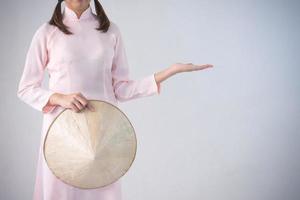 mooie vrouw in roze vietnam traditionele kleding van kleding cultuur vietnamese foto