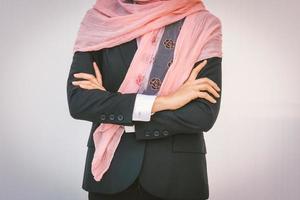 mooie moderne Aziatische moslim zakenvrouw foto