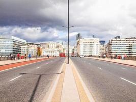 hdr londen brug over de rivier de Theems foto