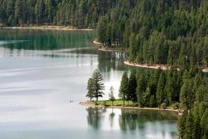 holland lake, montana, usa, 2013. schilderachtig uitzicht op lake holland foto