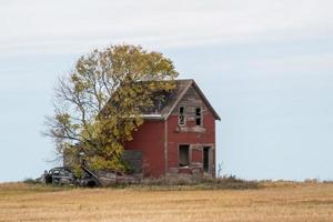 verlaten hoeve uit de vroege jaren 1900 op de Canadese prairies foto