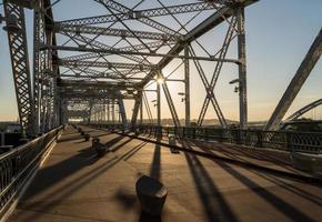 John Seigenthaler voetgangersbrug of Shelby Street Crossing bij zonsopgang in Nashville foto